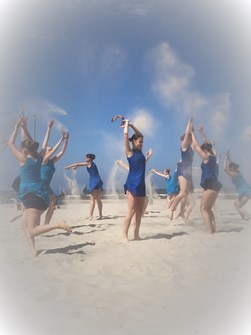 pardans op het strand