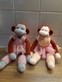 twee aapjes knuffels met tutu