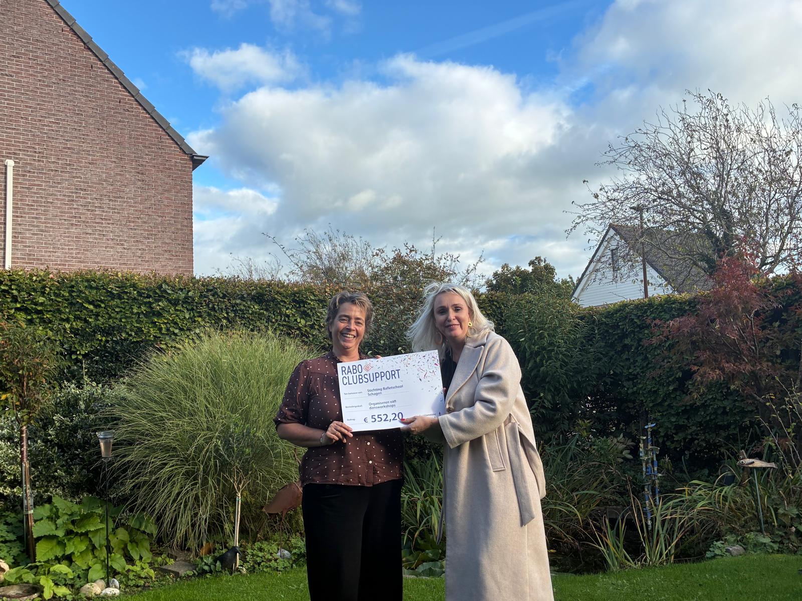 Rabo Club Support schenkt € 552,20 aan Balletschool Schagen...